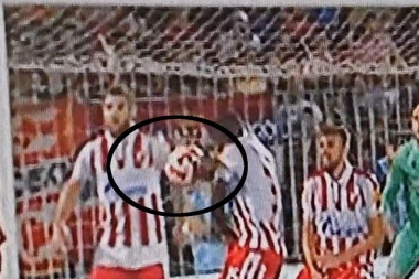 DA LI JE PARTIZAN OŠTEĆEN ZA PENAL? Sanogo igrao rukom, ali se sudija nije oglasio! (VIDEO)