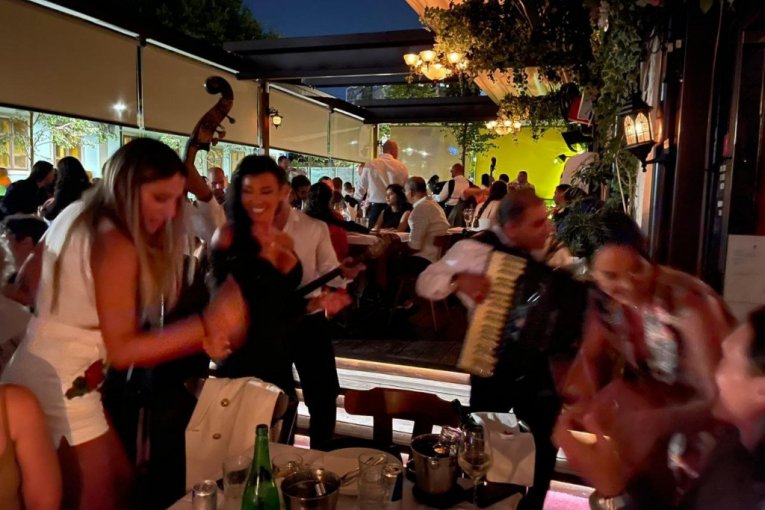 Tijana Em na rođendanu kod šminkerke