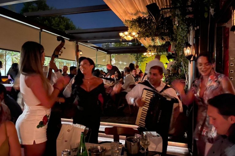 Sandra Afrika u provodu