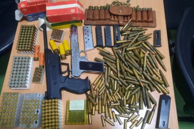 ŠENLUČIO, PA KAD JE DOŠLA POLICIJA BACIO PIŠTOLJ U TRAVU: Akcija MUP u Sopotu, sledi krivična prijava!