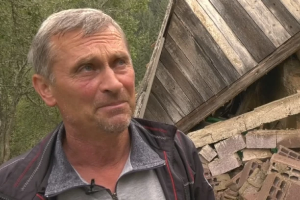 SAMO ME JE NEKA TUGA STISLA U GRUDIMA! Meštanima ivanjičkog sela se brdo srušilo na sve što su sticali ceo život: Marku uništen još neotplaćen traktor! (FOTO)