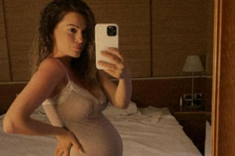 Jelena Kostov trudna 