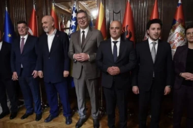 VUČIĆ SA GOSTIMA SAMITA U OKVIRU INICIJATIVE "OTVORENI BALKAN": Predsednik domaćin svečane večere