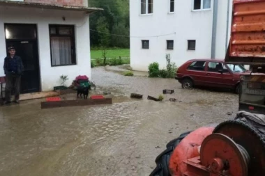 PUSTOŠ POSLE POTOPA U IVANJICI: Kiša neprekidno padala 6 sati, putevi presečeni! (FOTO)