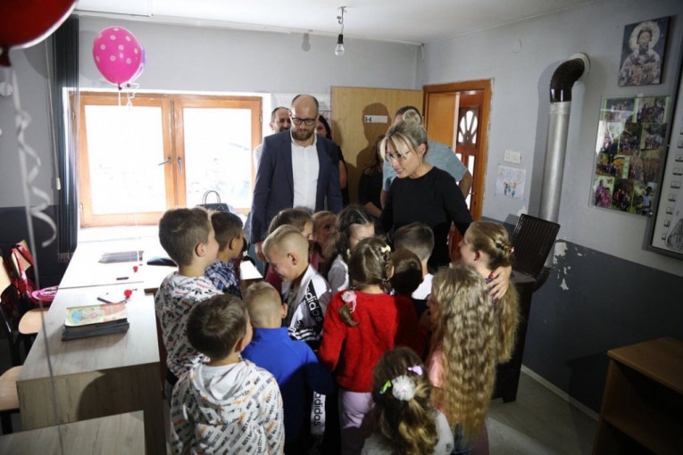 Dajana Paunović i Marko Matić sa učenicima OŠ "Staja Marković"