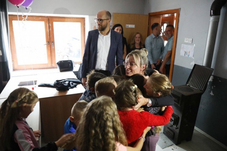 Dajana Paunović i Marko Matić sa učenicima OŠ "Staja Marković"