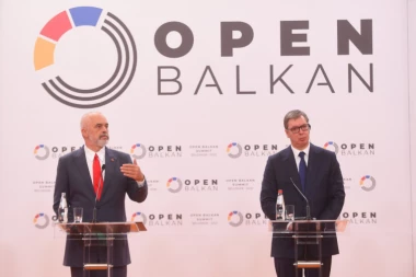 HLADAN TUŠ ZA HEJTERE! Vučić brutalno odgovorio na laži da je bio "pripit", U SVE SE UKLJUČIO I RAMA! (VIDEO)