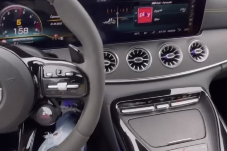 Dara Bubamara divlja za volanom