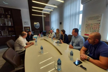 Štefanek i Marinković posetili Trstenik: Svako dete treba prvailno da se razvija i stiče zdrave navike, a najbolji način za takav život je sport! (FOTO)