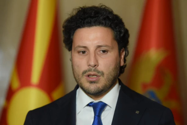 OTKAZALE KOČNICE NA SLUŽBENOM AUTOMOBILU DRITANA ABAZOVIĆA! Sve se desilo pedesetak metara pre VELIKE NIZBRDICE! U MUP-U TVRDE DA NEMA GOVORA O ATENTATU!