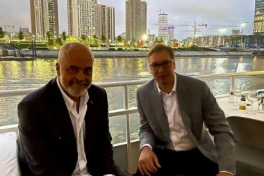 VUČIĆ OBJAVIO SLIKU SA EDIJEM RAMOM: Ponosan na Beograd na vodi i prijateljstvo sa Albanijom koje smo uspostavili u poslednjih nekoliko godina