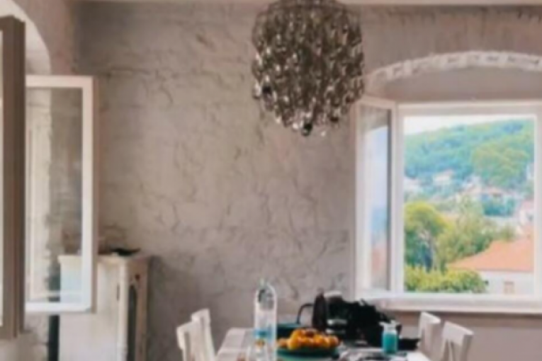 Nina Badrić otvorila vrata stana