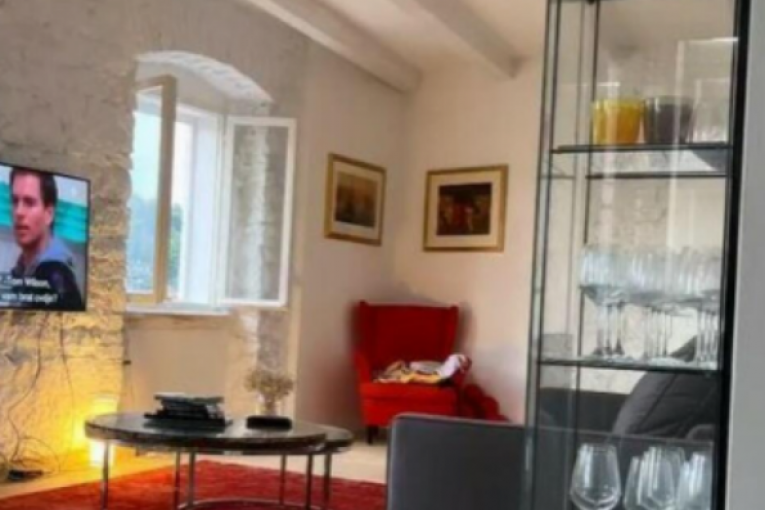 Nina Badrić otvorila vrata stana