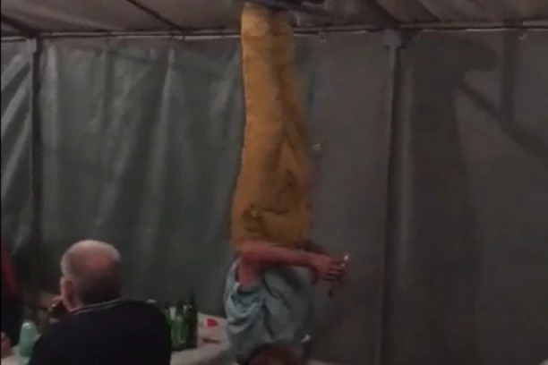 HIT SNIMAK SA SRPSKOG VESELJA ZAPALIO MREŽE: Dosadilo mu da sedi, pa VISIO naopačke! (VIDEO)