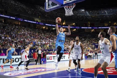 DONČIĆ SE IGRA KOŠARKE: Slovenci pregazili Mađare! (VIDEO)