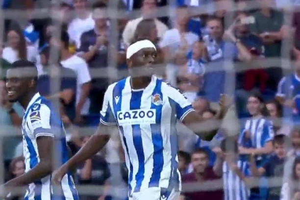 AU, KAKVA GOLČINA: BOMBA SADIKA matirala Srbina Dmitrovića, REAL rutinski! (VIDEO)