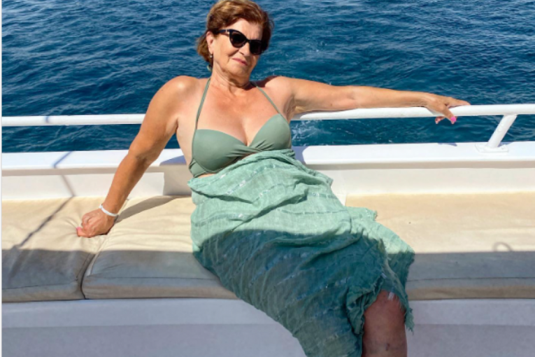 Nadalina Adaktar pokazala grudi