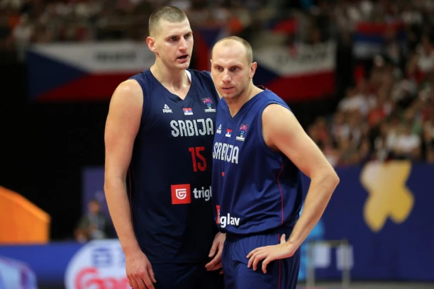 NAGRADA ZA BOL I PATNJU SRBIJE: Zavio nas je u CRNO i zbog toga dobio AVION