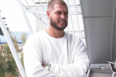 ŠOK TRANSFORMACIJA DEJANA DRAGOJEVIĆA! Pobednik Zadruge 5 pokazao rezultate napornih treninga nakon samo 14 DANA, fanovi ne mogu da POVERUJU! (FOTO)