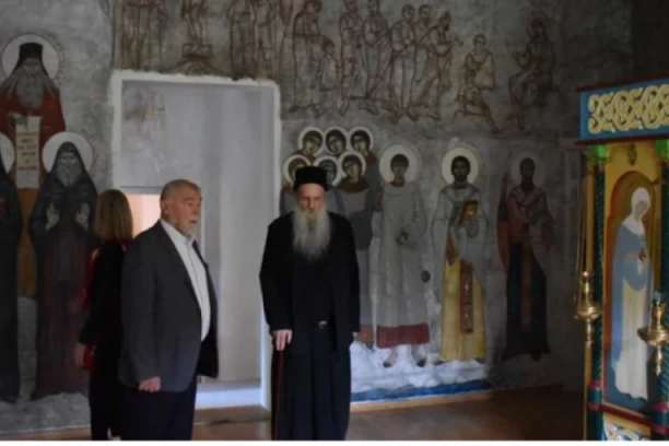 IPAK JE PRAVOSLAVAC! Stipe Mesić posetio manastar u kome je kao petogodišnjak KRŠTEN!