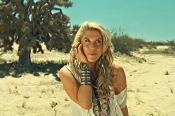 DROGIRAO ju je, SILOVAO i psihički ZLOSTAVLJAO: Pevačica zbog menadžera prošla PAKAO, a onda je TEŠKO OBOLELA!