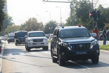 VELJA NEVOLJA I MARKO MESAR STIGLI U SUD! Ustanička pod blokadom!