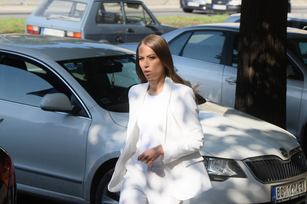 BURNO NA SUĐENJU DIJANI HRKALOVIĆ! Načelnik policije i zamenik oči u oči: Niko ne priznaje krivicu, a o optuženima NI REČI! Sudija ne može da veruje!