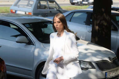 ŽENA U BELOM! Dijana Hrkalović došla u neobičnoj kombinaciji na nastavak suđenja! (FOTO, VIDEO)