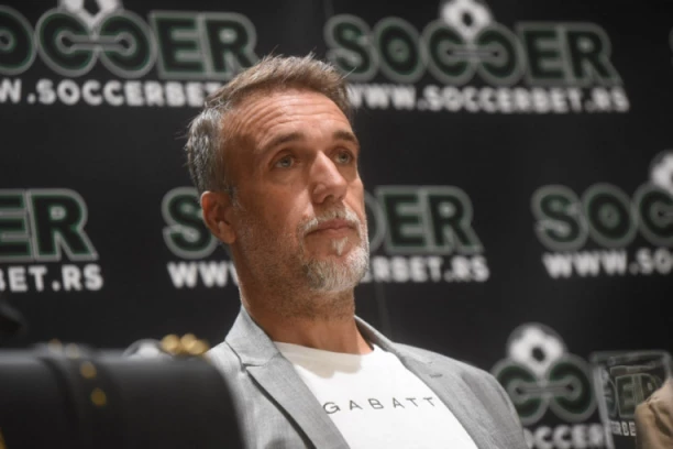 SRBIJA IGRA KAO ARGENTINA: Batistuta u Beogradu ostavio novinare bez reči! (FOTO GALERIJA, VIDEO)