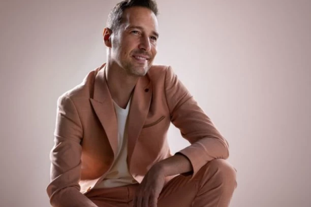 NAŠ PEVAČ OTKRIO DETALJE RAZVODA: Nakon PUCANJA braka, doneo odluku da se vrati BIVŠOJ SUPRUZI?