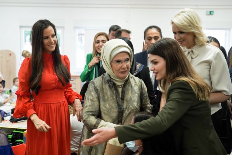 Tamara Vučić i Emine Erdogan