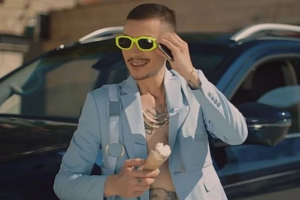 IMA ODNOSE SA VIŠE DEVOJAKA ISTOVREMENO: Naš pevač obelodanio "prljavštine" iz spavaće sobe, ovo sve žene moraju da znaju o njemu!