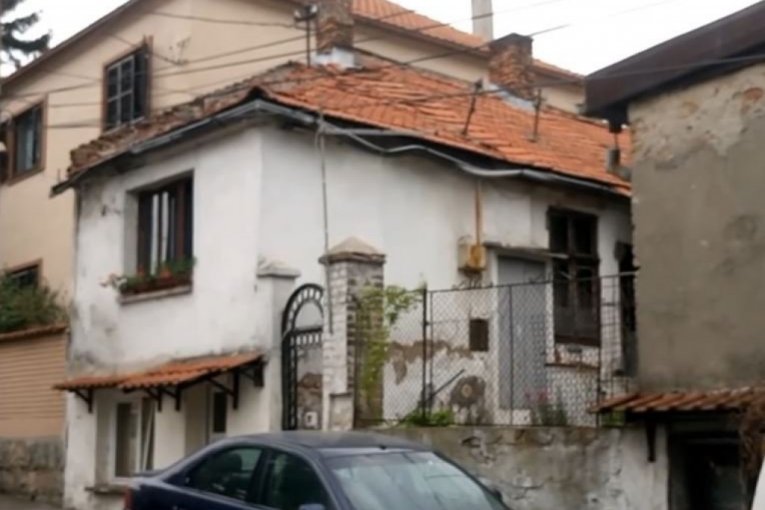 Dvorište u kom je snimana serija "Srećni ljudi!"