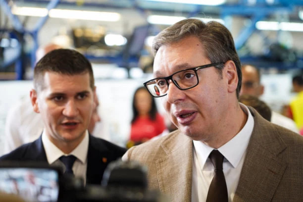 VUČIĆ OBIŠAO FABRIKU U POŽAREVCU: Pre obilaska poslao snažnu poruku i najavio važnu odluku za subotu!