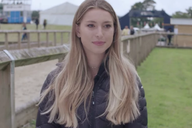 ĆERKA STIVA DŽOBSA "POSPRDALA" NOVI AJFON 14: Iv nije impresionirana dugo očekivanim smartfonom