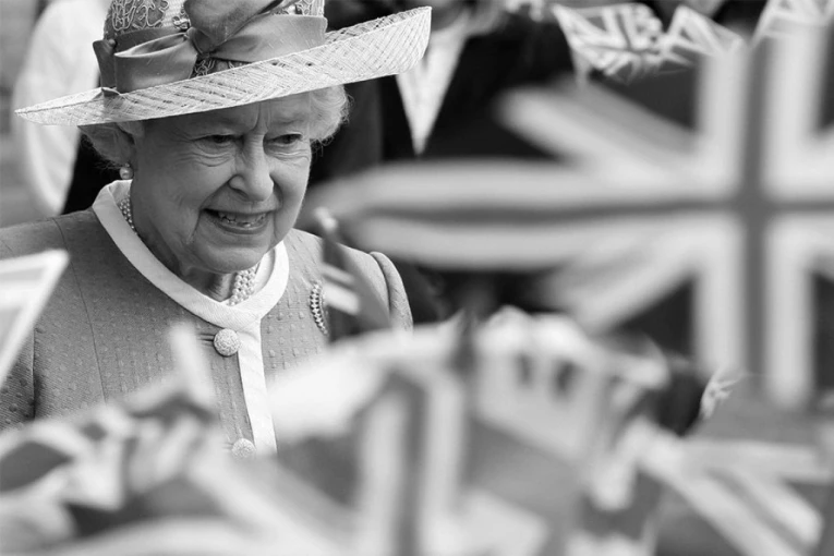 Umrla KRALJICA ELIZABET: Znala je da će preuzeti dvor, udala se za rođaka, nadimak dobila od dede: Zanimljive činjenice o najdugovečnijoj vladarki Velike Britanije