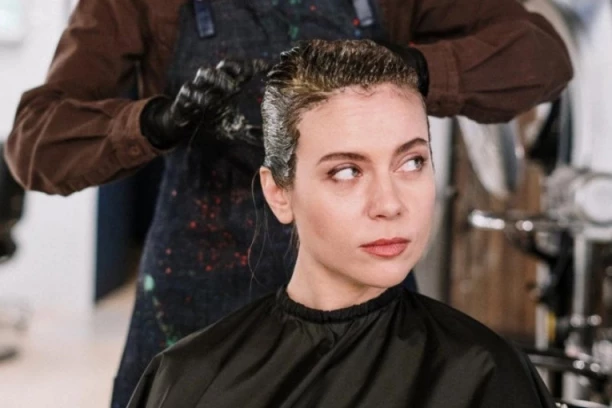 Da li se FARBA nanosi na ČISTU kosu? Stručnjaci rešavaju večitu dilemu