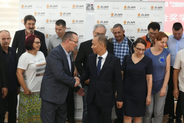 Ziđin koper ulaže u srpsko obrazovanje: 100 STIPENDIJA ZA NAJBOLJE UČENIKE