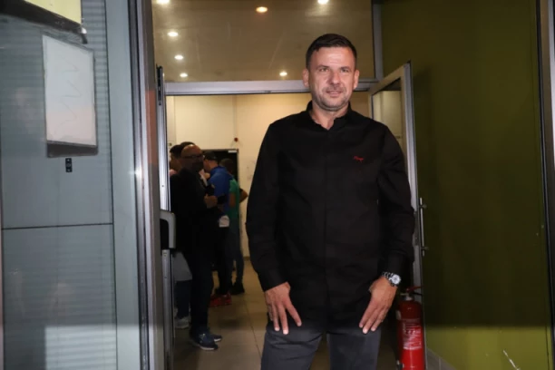 Procurila EKSPLICITNA fotka sina Miloša Bojanića! Mikica GO i RAZUZDAN, u porodici izbio SKANDAL zbog njega! (FOTO)