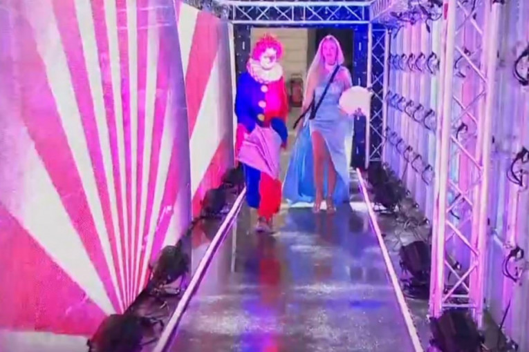 Druga grupa zadrugara ulazi u Belu kuću