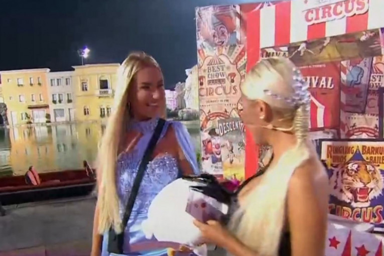 Druga grupa zadrugara ulazi u Belu kuću