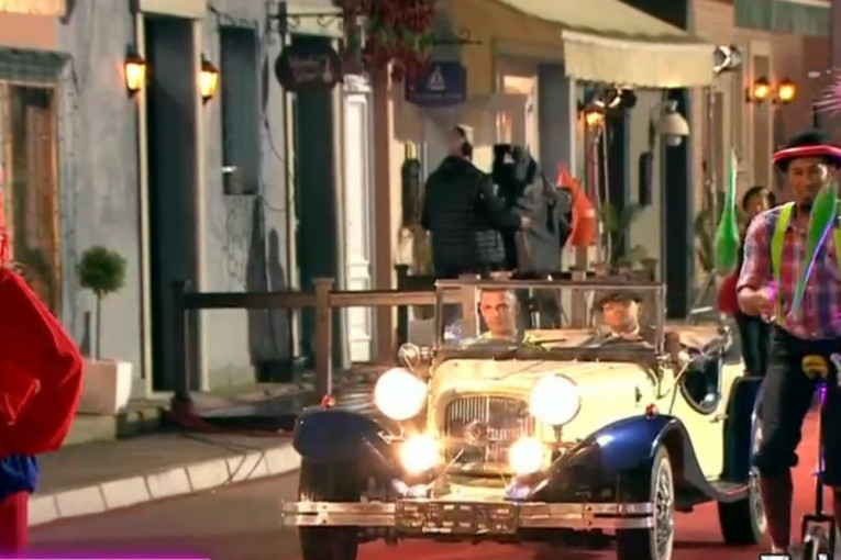 Treća grupa zadrugara ulazi u Belu kuću