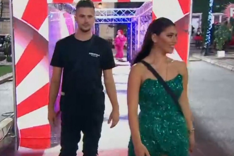 Treća grupa zadrugara ulazi u Belu kuću