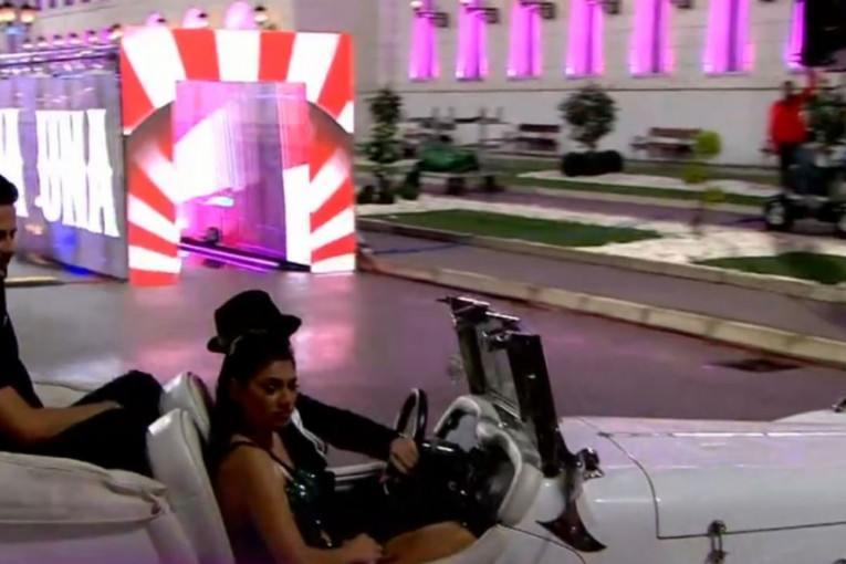 Treća grupa zadrugara ulazi u Belu kuću