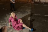 Jelena Golubović ulazi u Zadrugu 6: Rijaliti zvezda se PROSULA ispred studija, htela da ispadne akrobata, pa se izlomila! (VIDEO)