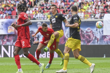 ŠOKOVI U BUNDESLIGI: Bajern treći put zaredom bez pobede, Dortmund RAZVALJEN! (VIDEO)