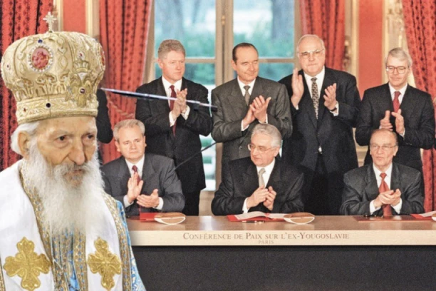 ISTORIJSKA PORUKA PATRIJARHA PAVLA UOČI PREGOVORA U DEJTONU: Braćo, mir ili nas nema!