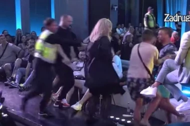 HAOS U ZADRUZI! Jelenu Golubović i Uroša Ćertića RAZDVAJALO OBEZBEĐENJE, pljuštale brutalne uvrede i PSOVKE!