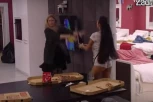 ŽESTOK OKRŠAJ MAJE MARINKOVIĆ I JELENE GOLUBOVIĆ! Zadrugarke se BRUTALNO izvređale, kad joj je spomenula NJEGA, Marinkovićki pao MRAK NA OČI!