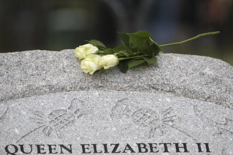 POSLEDNJE PUTOVANJE KRALJICE ELIZABETE DRUGE: Ovo je RUTA kojom će kovčeg ići od Balmorala do Londona